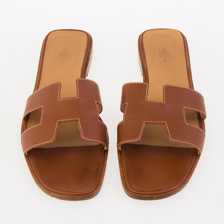 HERMÈS, "H", SANDALER, två par, i storlek 40,5-41.