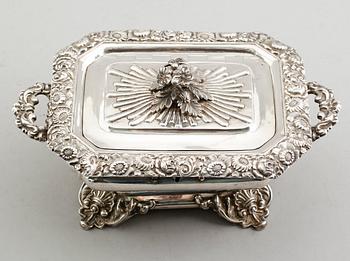 SOCKERSKRIN, silver, Gustaf Möllenborg, Stockholm 1844. Vikt ca 828 gram.
