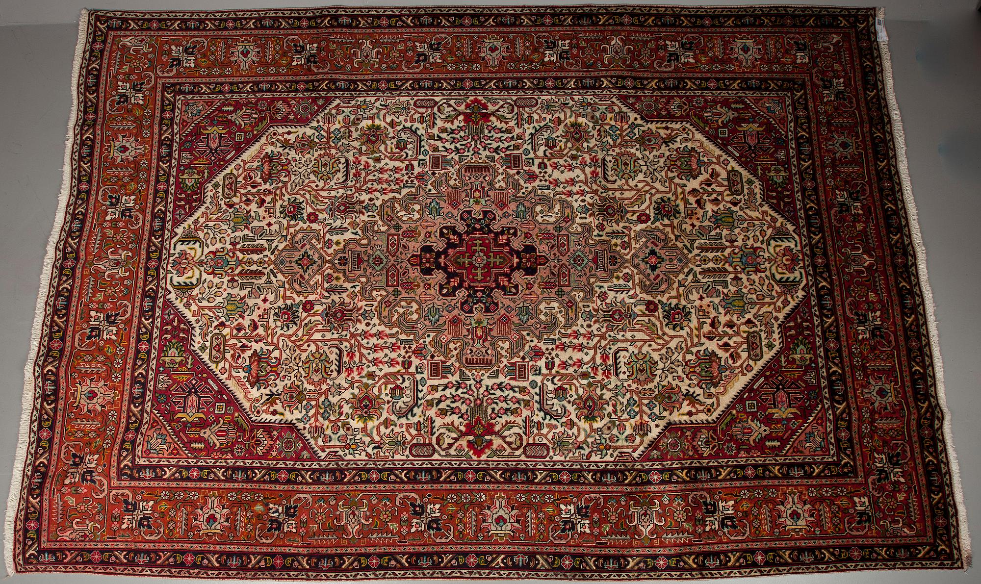 MATTA, Täbris. 290x196 cm.