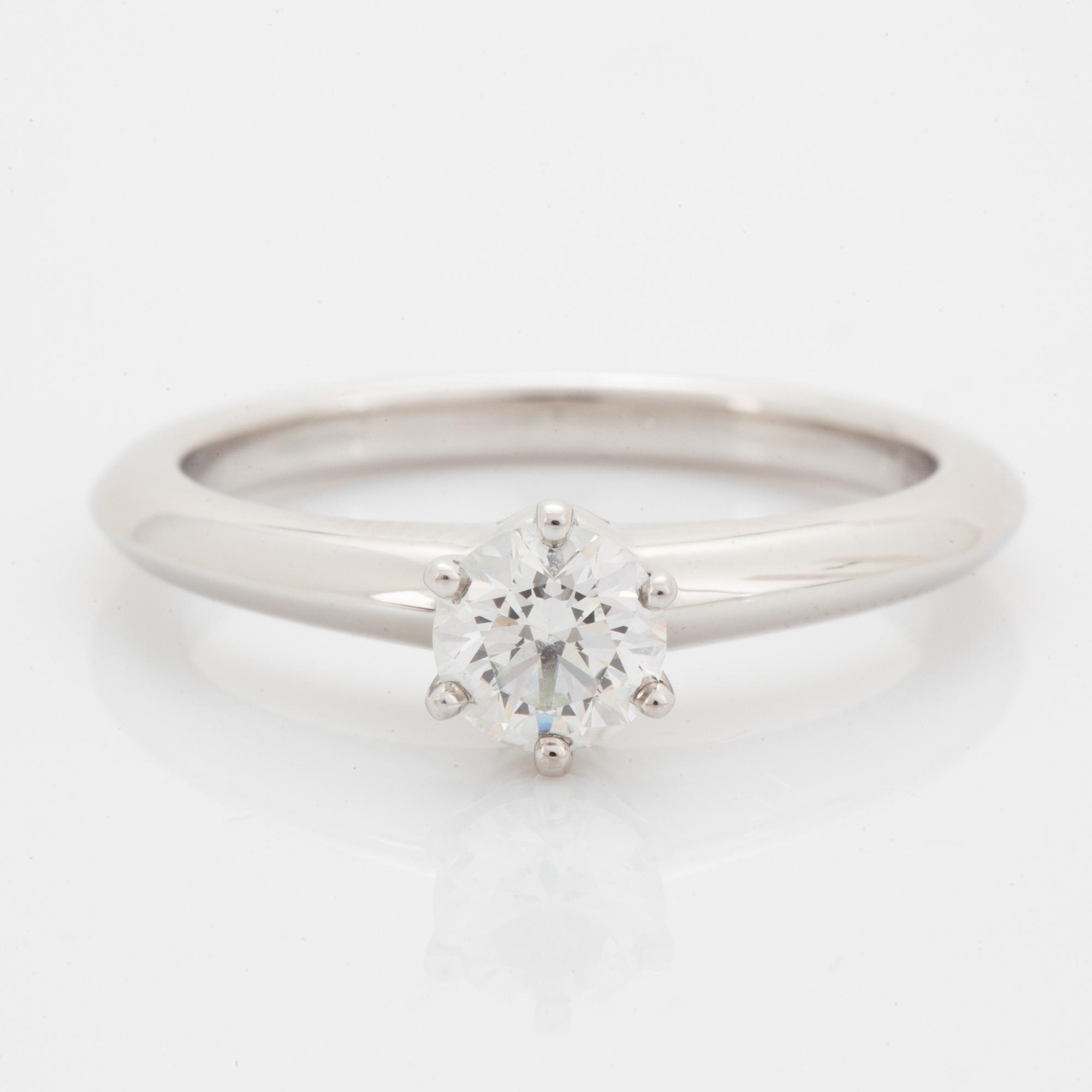 Tiffany & Co, Brilliant-cut diamond ring, 0,40 ct, with certificate.