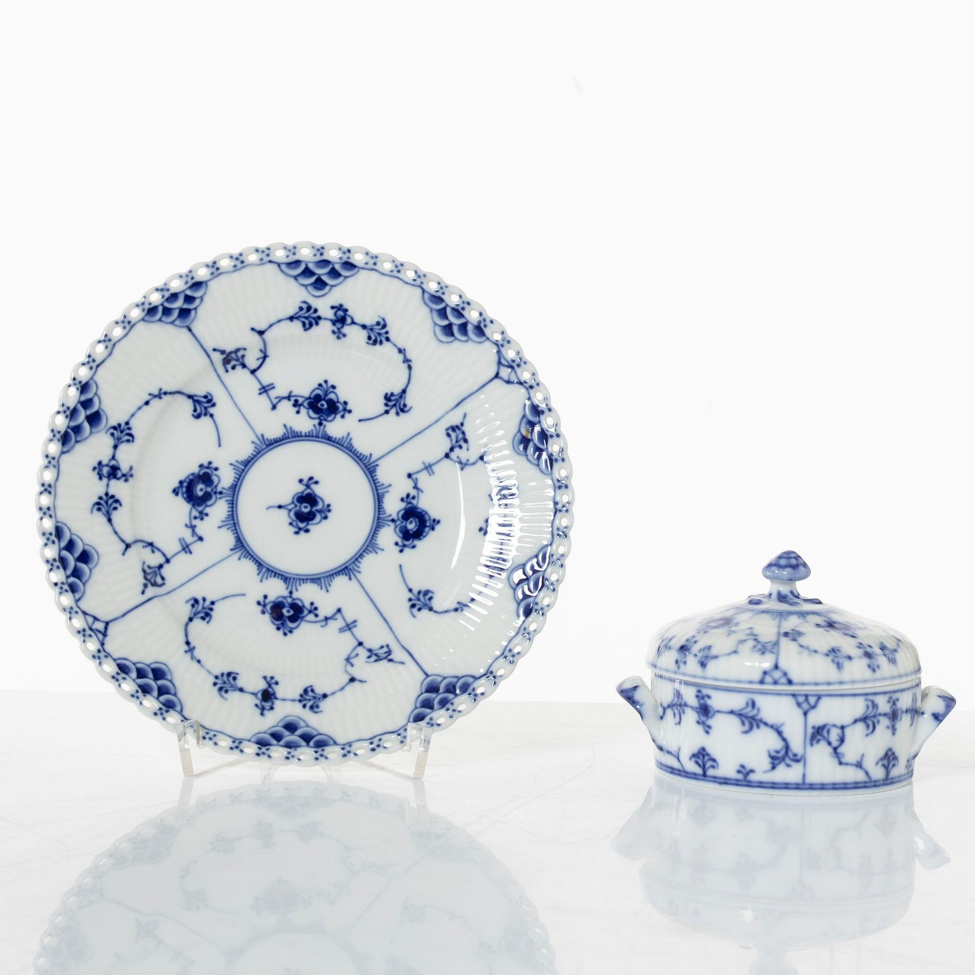 Royal Copenhagen, a 32-piece coffee service, 'Blue Fluted', Denmark.