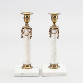 A PAIR OF GUSTAVIAN STYLE CANDLESTICKS CA 1900.