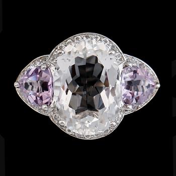 RING, sterlingsilver, vita topaser tot ca 20.00 ct, ametister tot ca 5.00 ct.