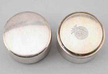 LOCKDOSOR, 2 st, silver, 1800-/1900-tal. Vikt ca 207 g.