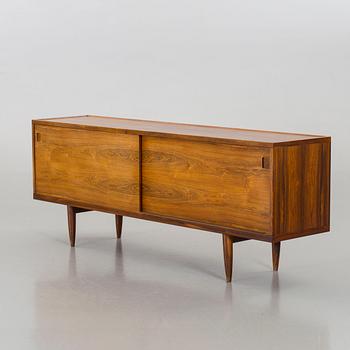 NIELS O. MØLLER, Sideboard. Tillverkat av J. L. Møller Models, Danmark, 1950/60-tal.