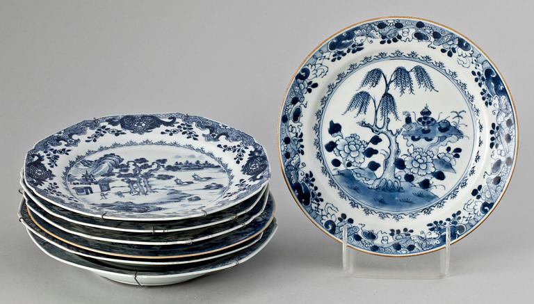 TALLRIKAR, 7 st, porslin, Kina. Mestadels Qianlong, 1700-tal.