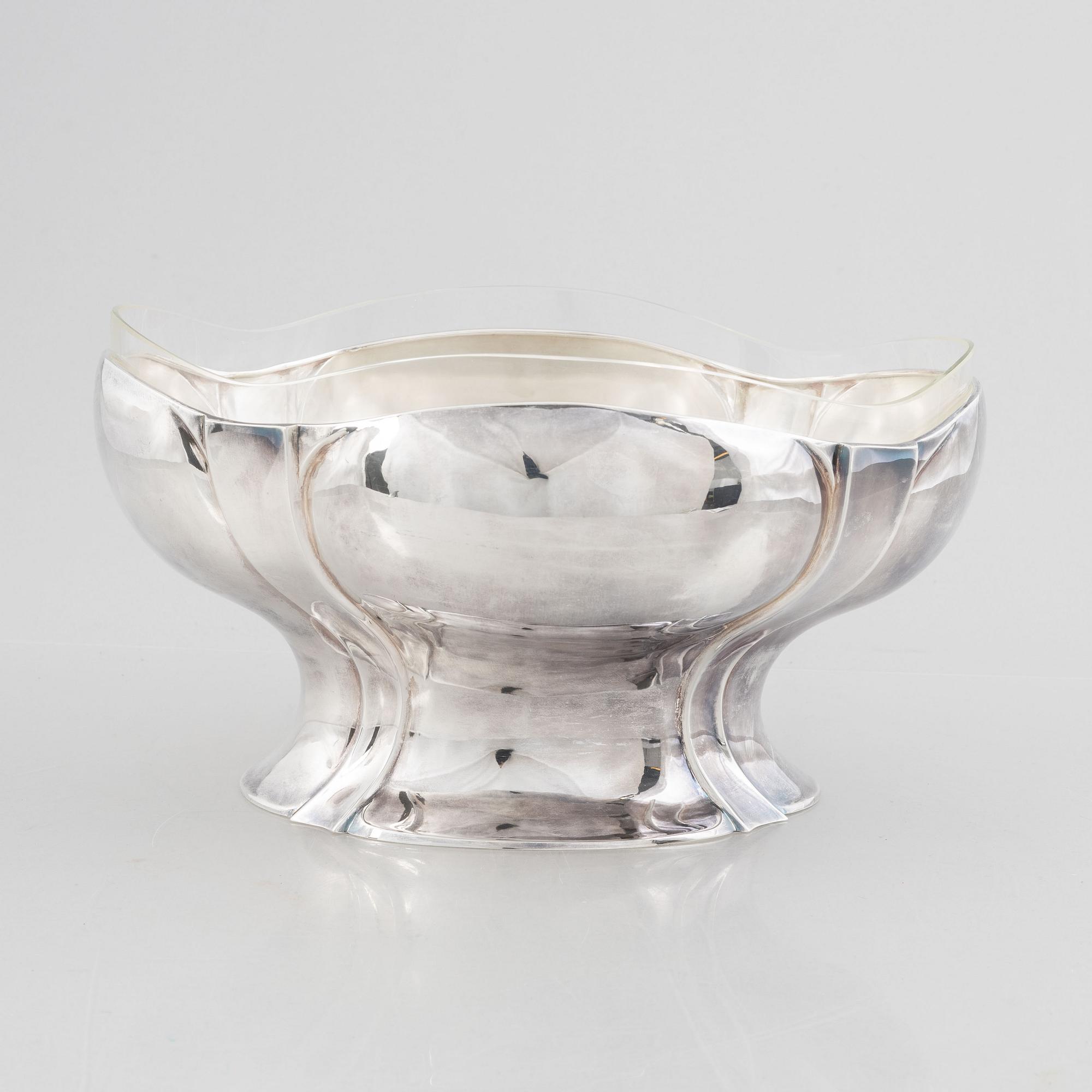 A Swedish Silver Art Nouveau Jardinière, mark of CG Hallberg, Stockholm 1916.