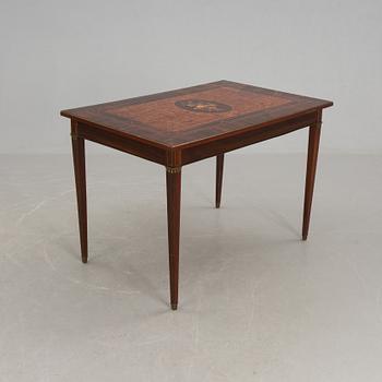 SKRIVBORD, gustaviansk stil. Omkring 1900.