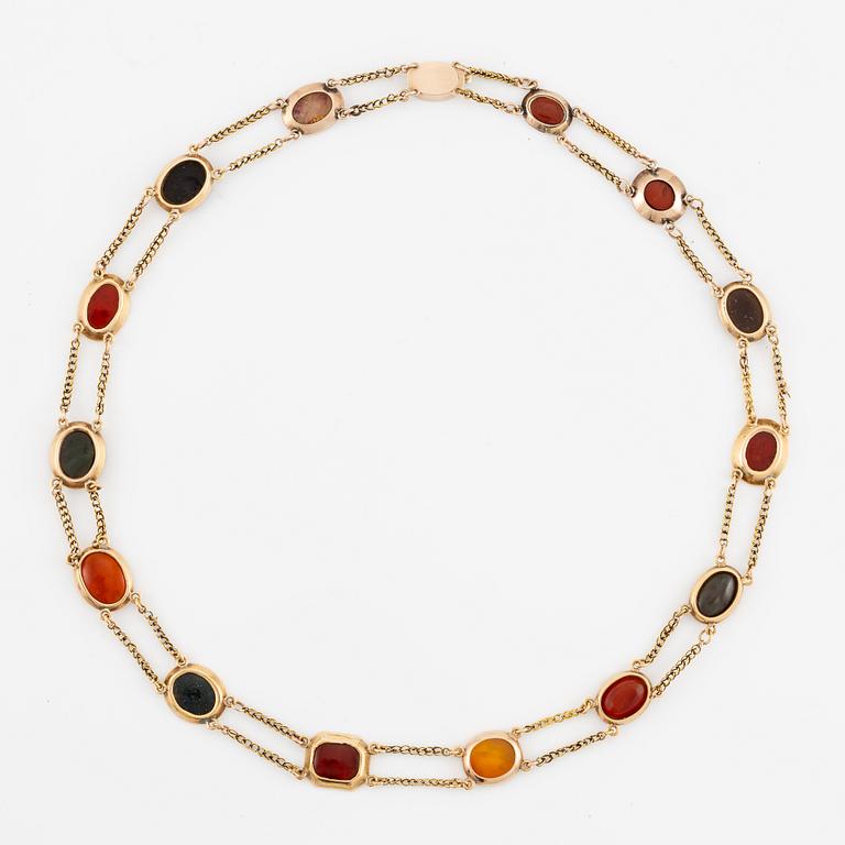 An 18K gold and hardstone intaglio necklace, 19th century.