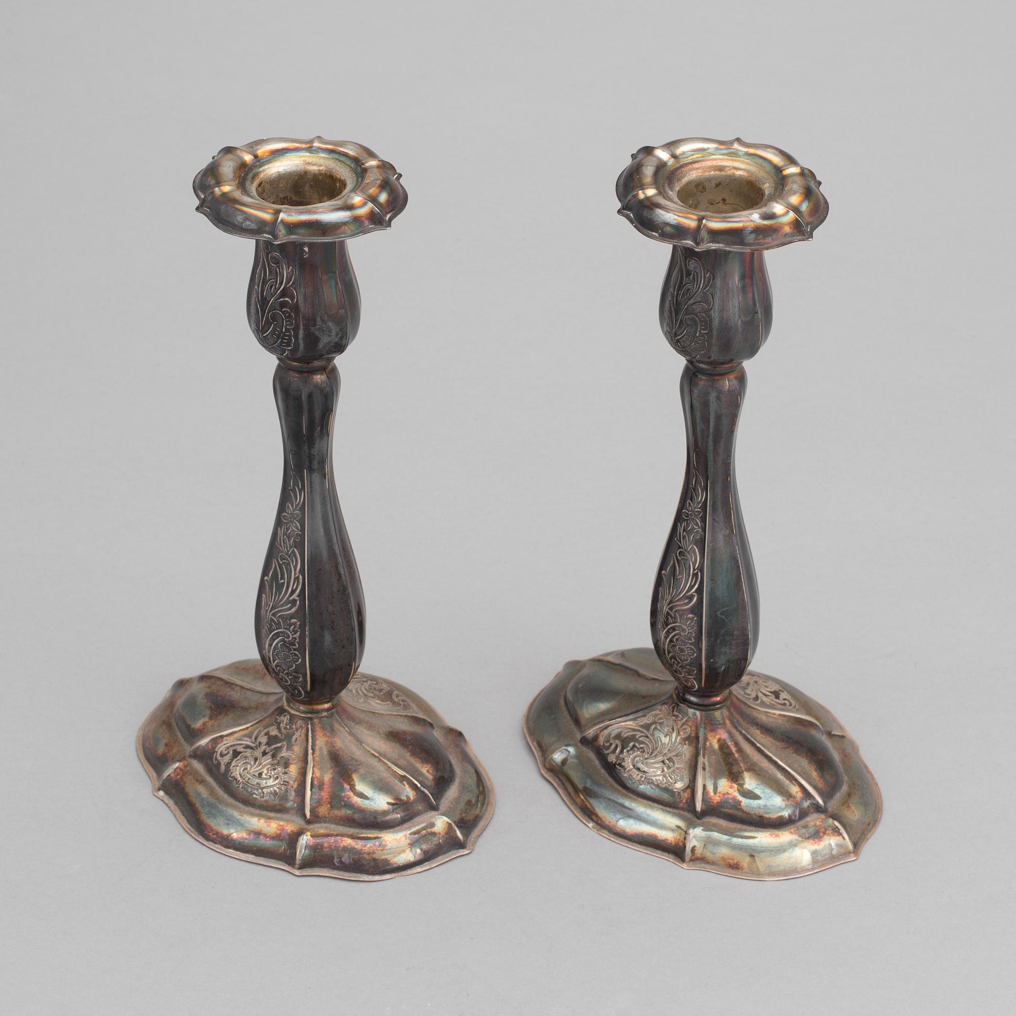 LJUSSTAKAR, ett par, silver, rokokostil, märkta JLH, haltstämplade 830. Svenska importstämplar, 1900-talets mitt.