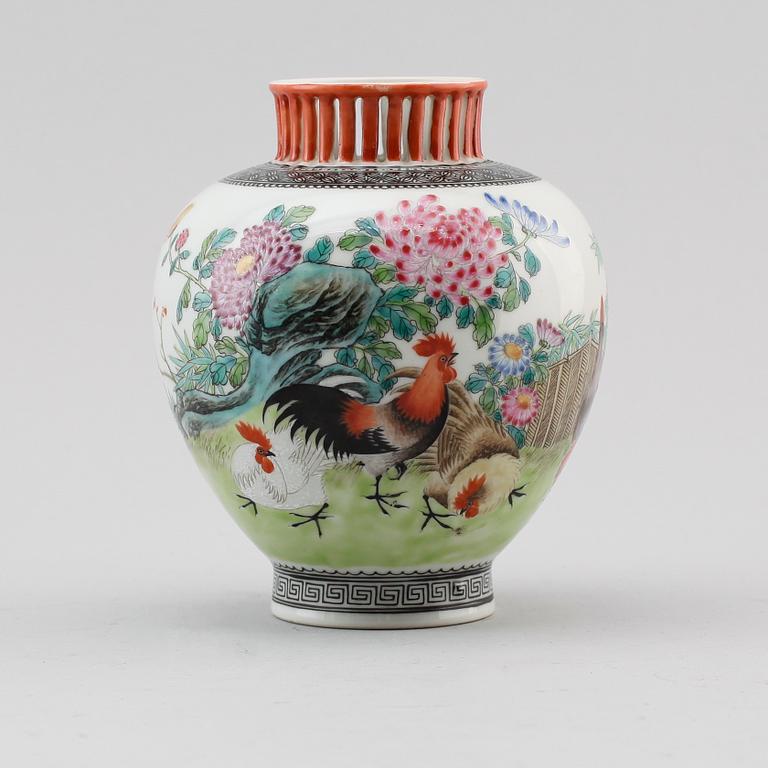 VAS, porslin, Kina, 1900-/2000-tal.