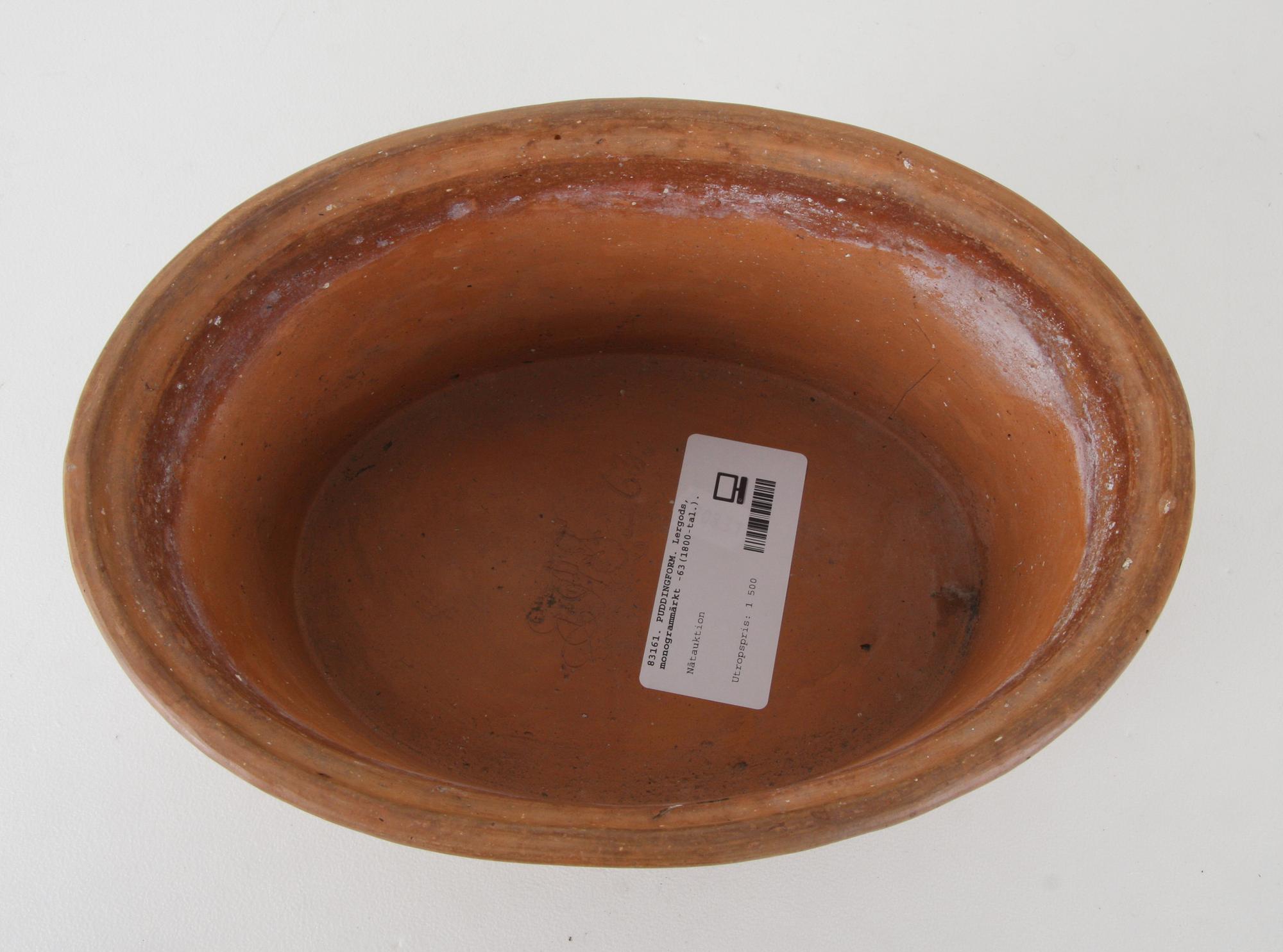 PUDDINGFORM. Lergods, monogrammärkt -63(1800-tal.).