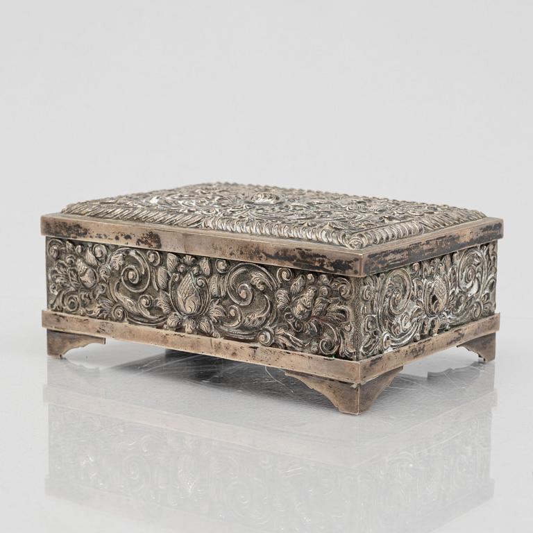 Cigarrask/skrin, silver, Yogya, Indonesien, 1900-tal.