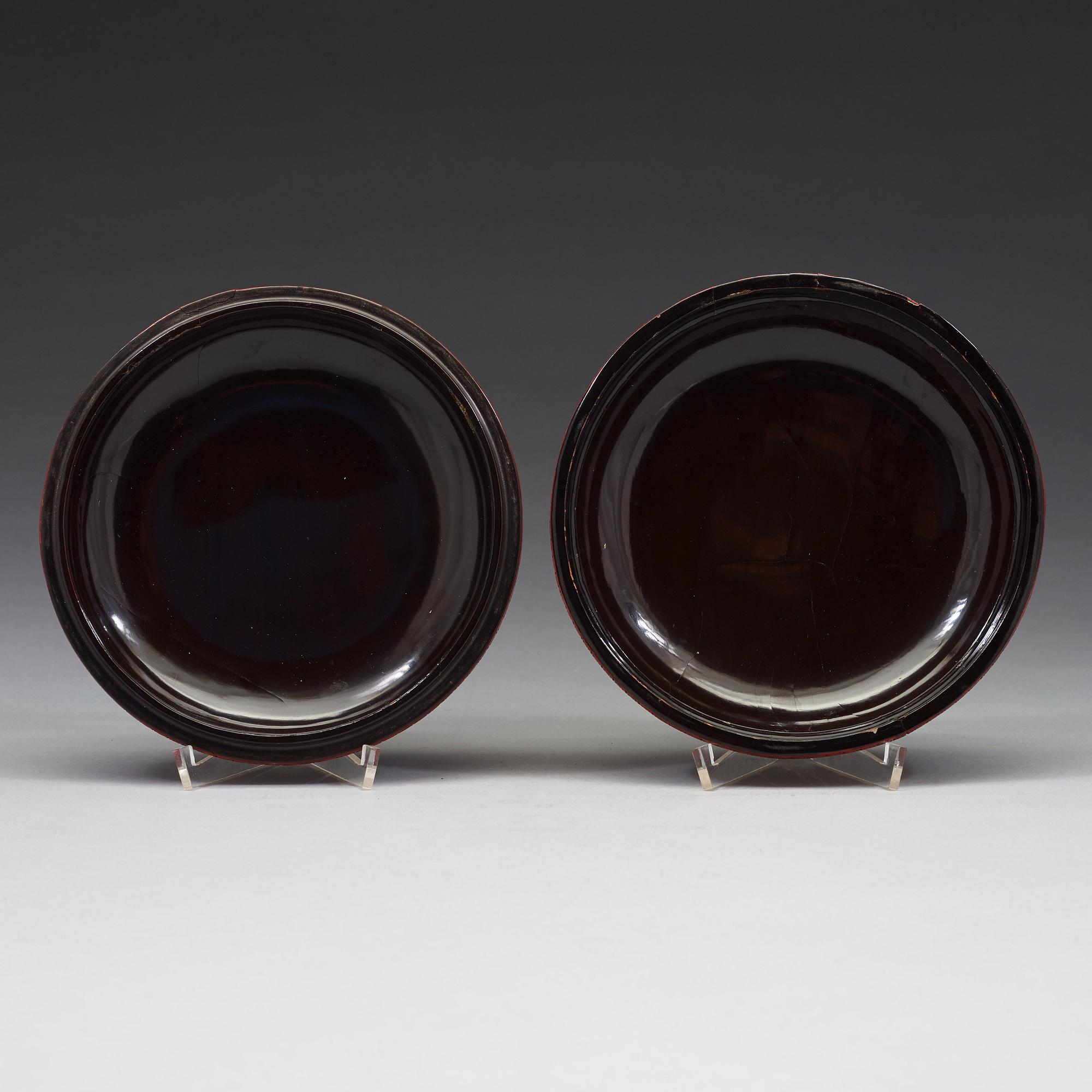 A carved lacquer box with cover, Qing dynasty (1664-1912).