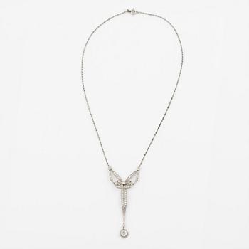 Platinum necklace with old-cut diamonds, circa 1900.