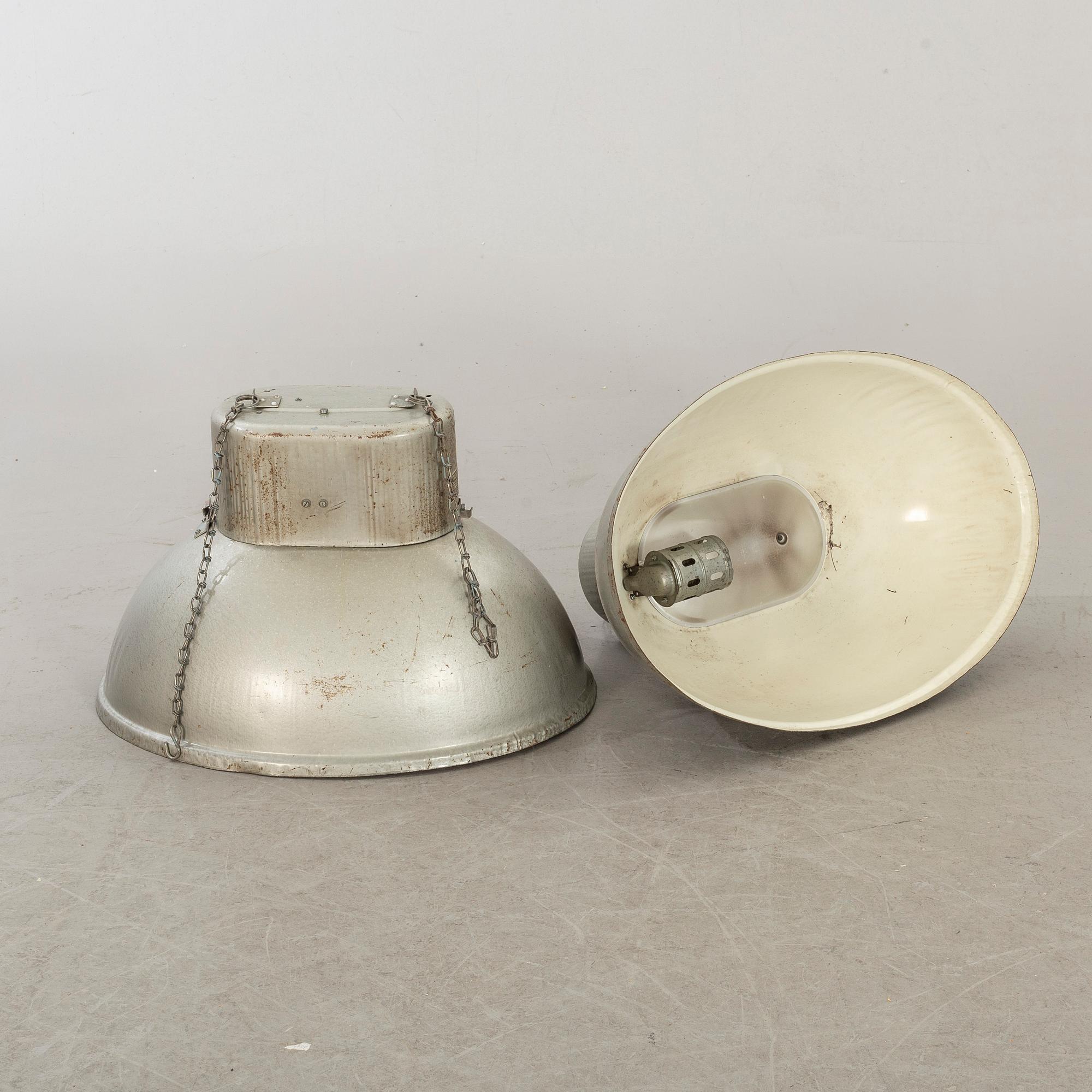 INDUSTRILAMPOR 2 st 1900-talets mitt/andra hälft.