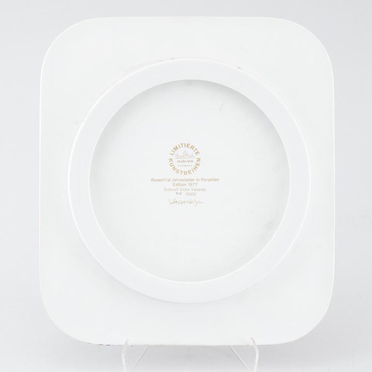 VICTOR VASARELY, a porcelian dish for Rosenthal, signd and numbered 916/3000.