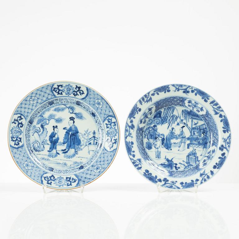Two Chinese blue and white porcelain plates, Qing dynasty, early 18th century.
