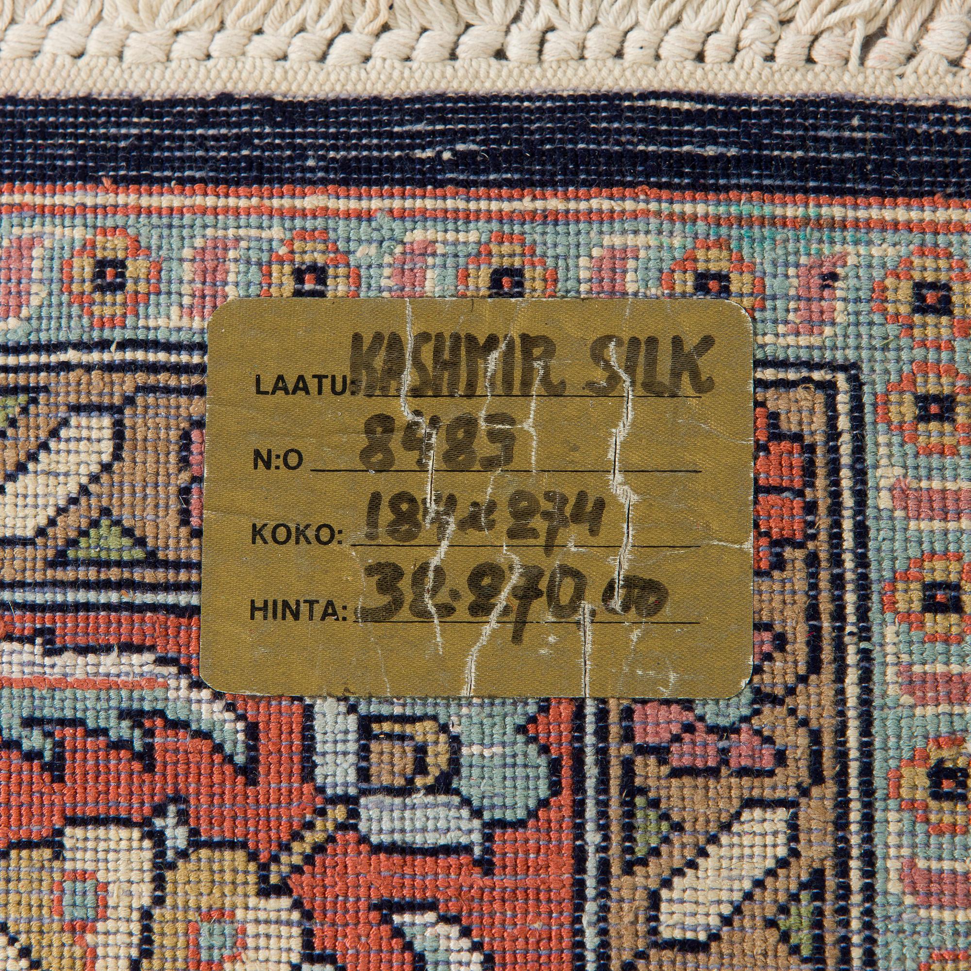 Matta, silk på bomullsvarp, Kashmir, ca 274 x 183 cm.