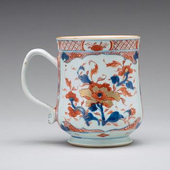 A large imari tankard, Qing dynasty, early 18th Century.