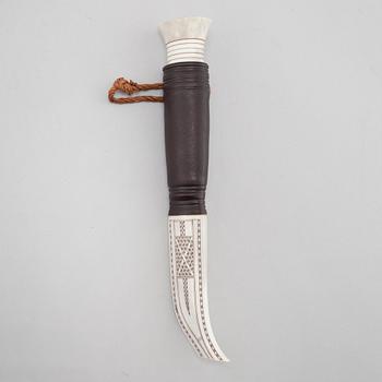 A knife by Oliver Israelsson, signed.