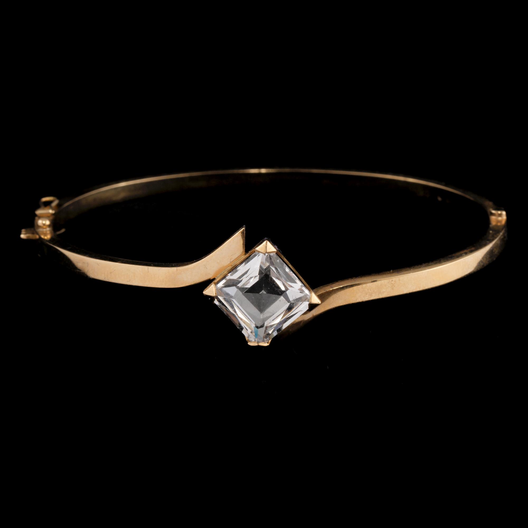 ARMRING, 18k guld och fasettslipad bergkristall, Svedboms Vetlanda. Vikt 10 g.