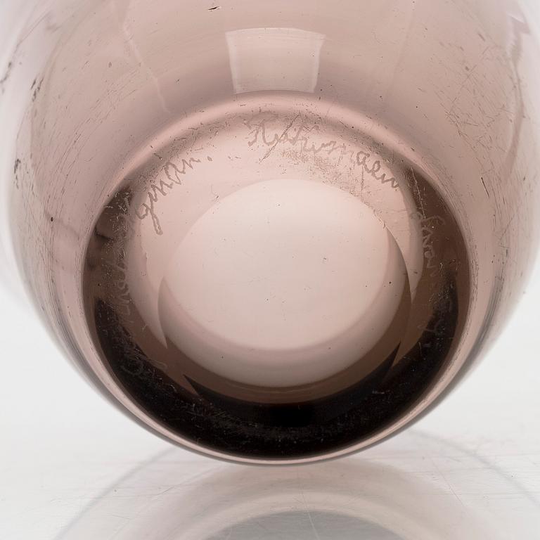 Gunnel Nyman, skål, modell 38 / 11123, signerad Gunnel Nyman Riihimäen Lasi Oy. Formgiven 1938.