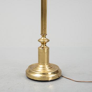 A brass floor lamp, second half of the 20th-century.