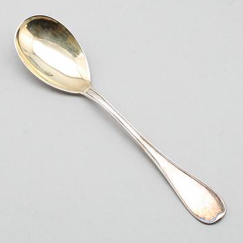 STRÖSOCKERSKÅL, silver, gustaviansk stil, Uppsala 1924. Total vikt ca 439 cm.