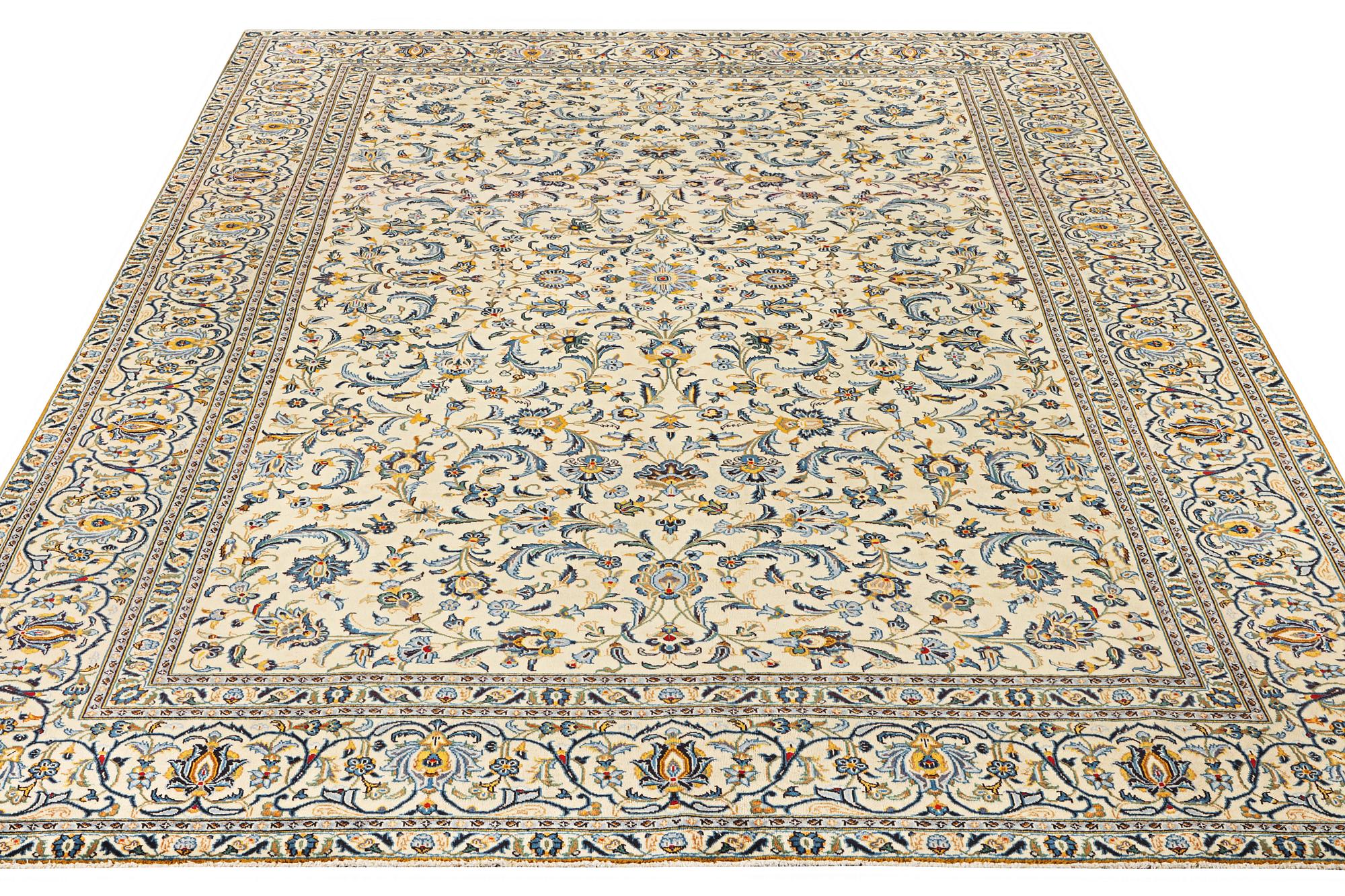 Matta, Keshan, ca. 398 x 287 cm.