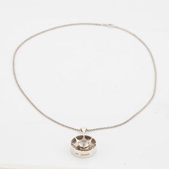 Kultasepät Salovaara, pendant sterling silver with syntehtic white spinel.