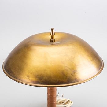 A 1940S TABLE LAMP BY BÖHLMARK.