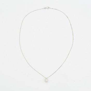 Collier med briljantslipade diamanter.