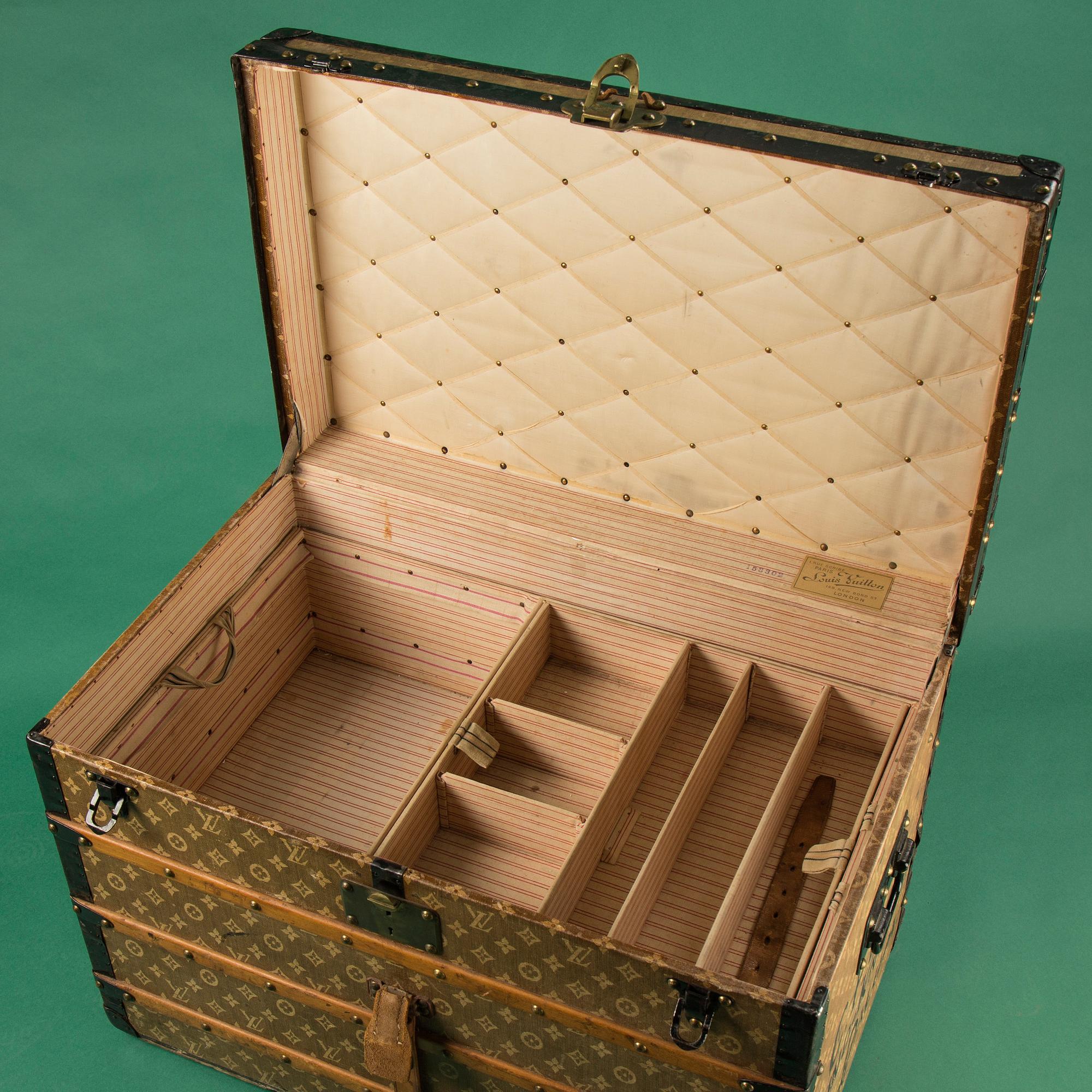 KOFFERT, Louis Vuitton.