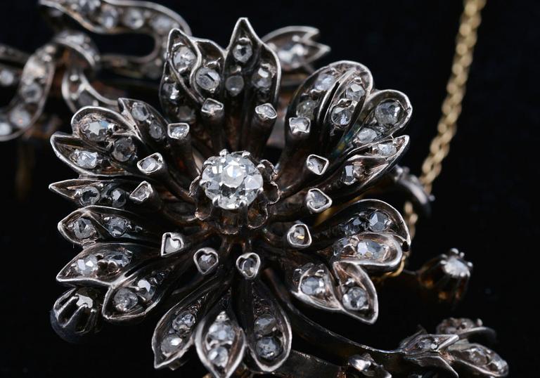 RINTANEULA, keskikivi vanhahiontainen timantti n. 0.35 ct. 118 pieniä ruusuhiottuja timantteja. Hopeaa ja 18K kultaa.