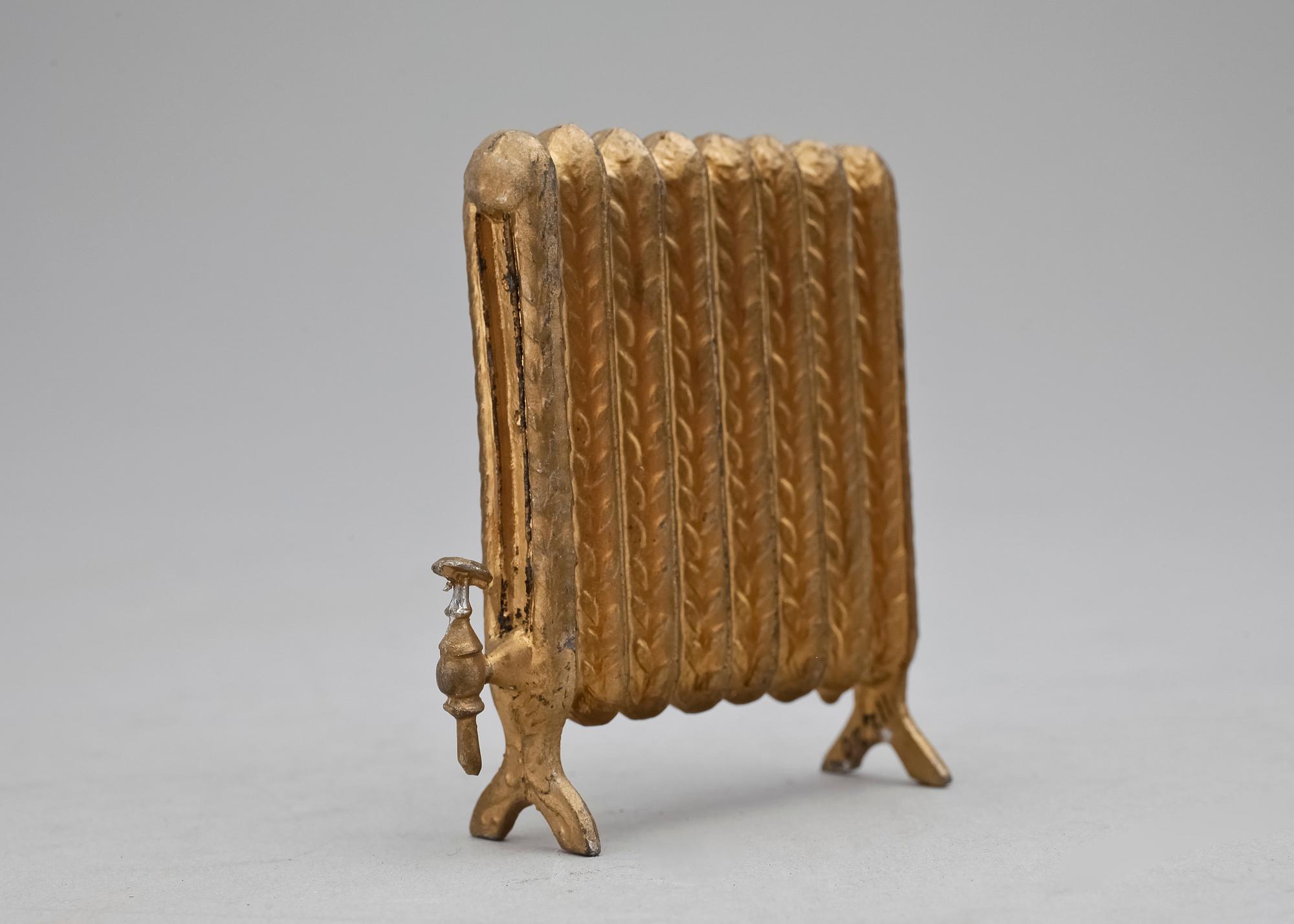 DOCKSKÅP med PARTI INREDNING, omkring 1900.