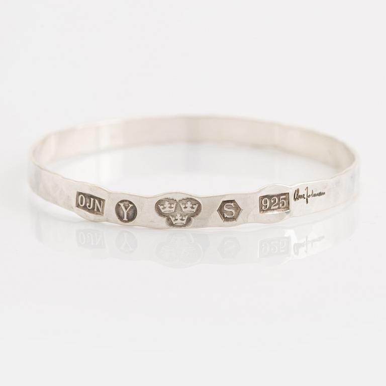 Pendant, pewter, Dansk Smyckekonst and bracelet, sterling silver, Owe Johansson.