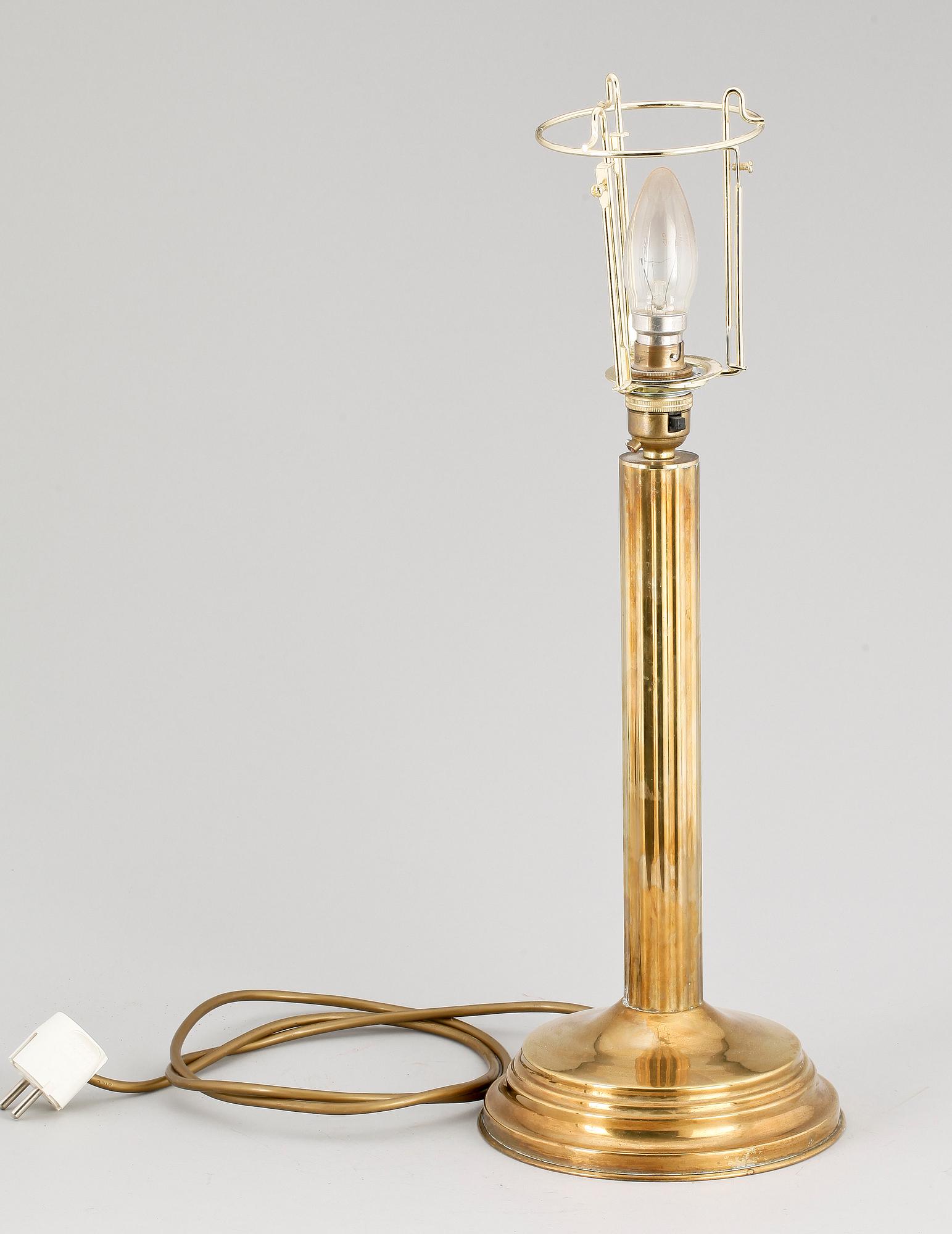 BORDSLAMPA, mässing, England. 1900-talets första hälft.