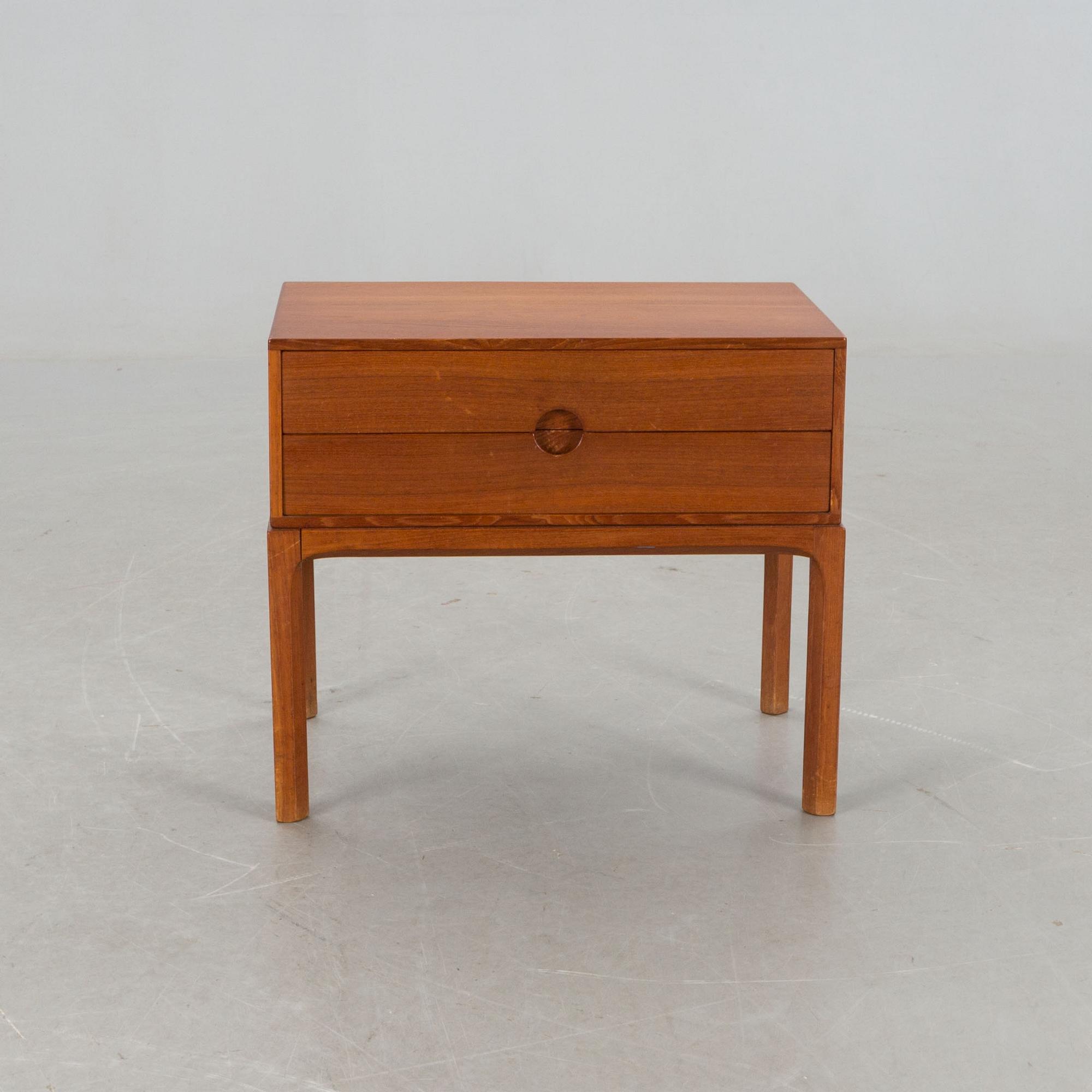 SÄNGBORD, Axel Kjaersgaard, Odder, Danmark.