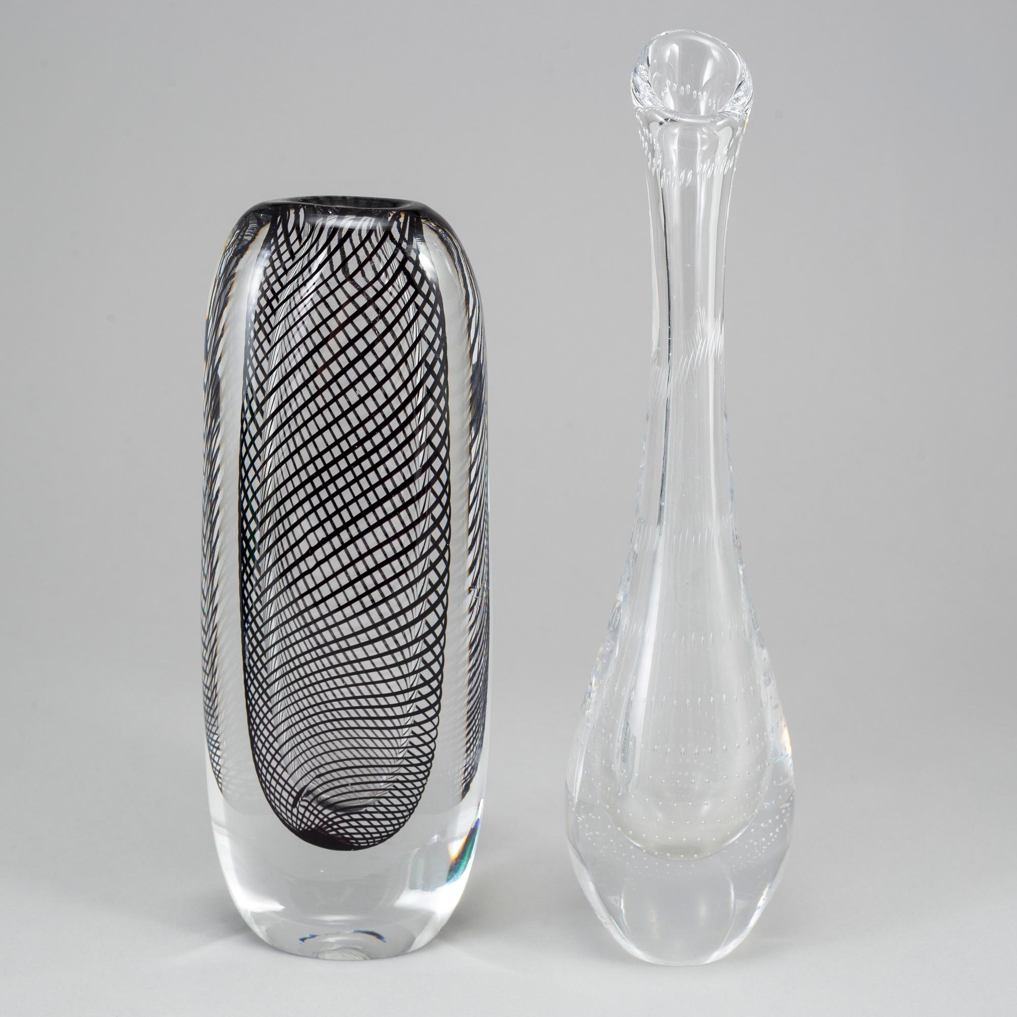 VICKE LINDSTRAND, vases, a mixed lot of four 20th century  glass vases, Kosta Boda.