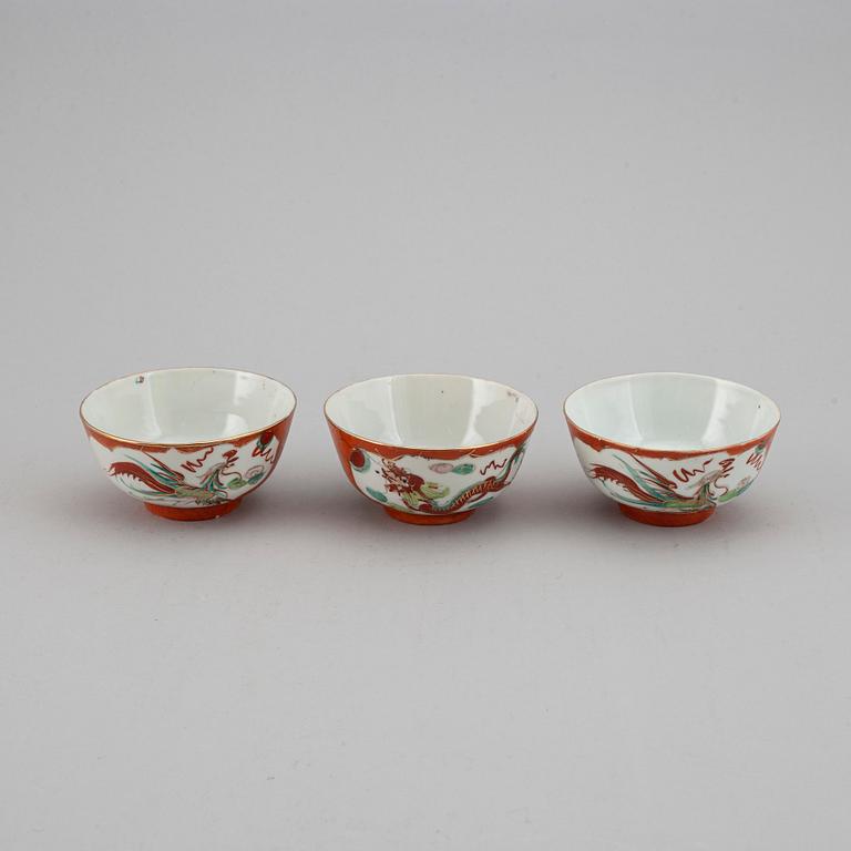 A set of 9 bowls and five cups with covers, China, 19th/20th Century.