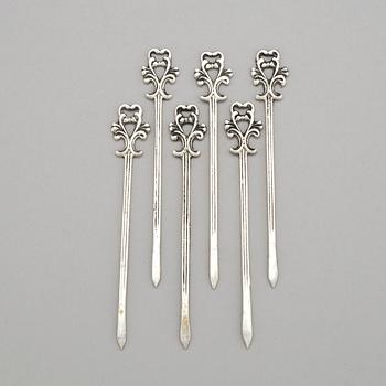 6 COCKTAILPINNAR i ETUI, silver, Gewe Silvervarufabriken AB, Malmö, 1966. Vikt ca 87 gram.