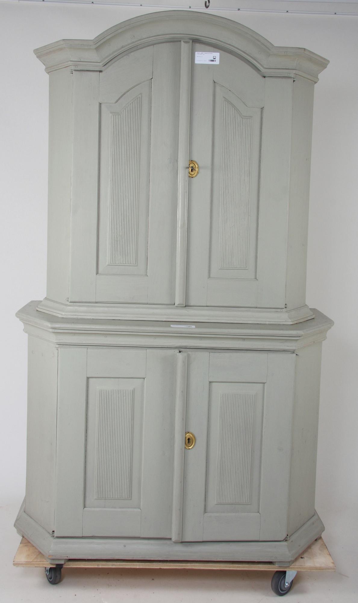 SKÅP, sengustavianskt 1700/1800-tal.