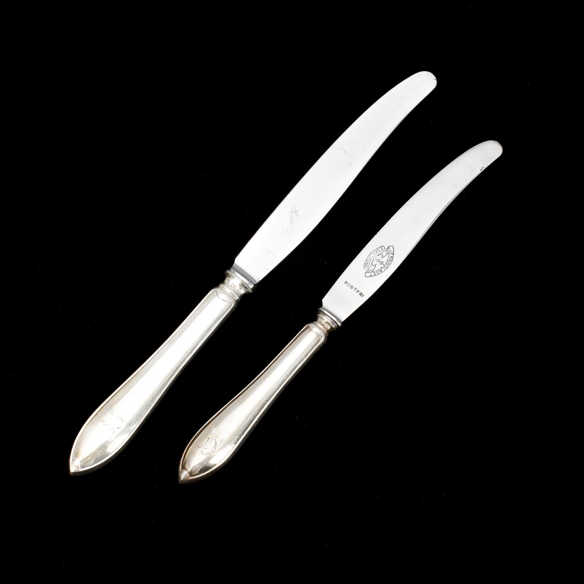 KNIVAR, 30 st, silver och stål, de flesta CG Hallberg Stockholm, MGAB Uppsala, 1939-1950-tal tot.vikt ca1500g.