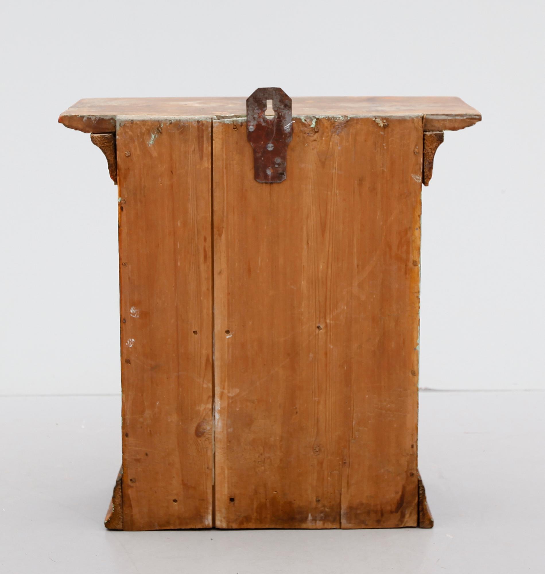 HÄNGSKÅP, allmoge, daterat 1777.