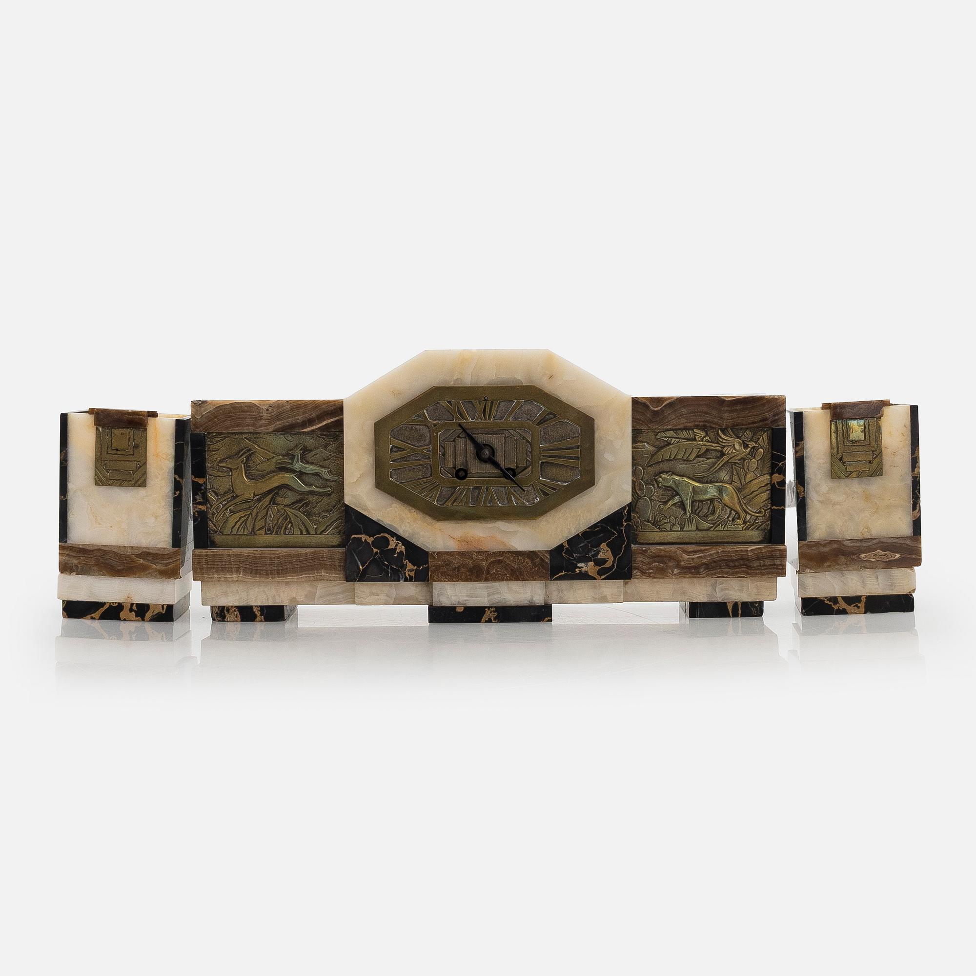 bordsklocka och garnityrer, ett par, Société Clusienne d'Horlogerie, Frankrike  1930-tal.