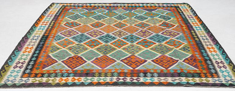 Matta, kelim, ca 344 x 271 cm.