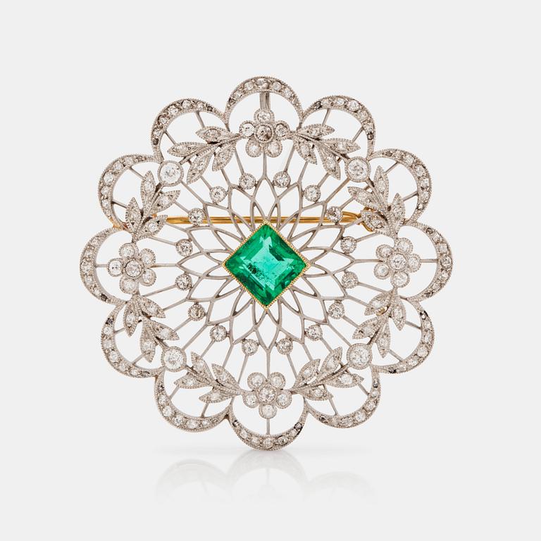 A circa 2.00 ct emerald and rose-, old- and single-cut diamond brooch. Belle Epoque.