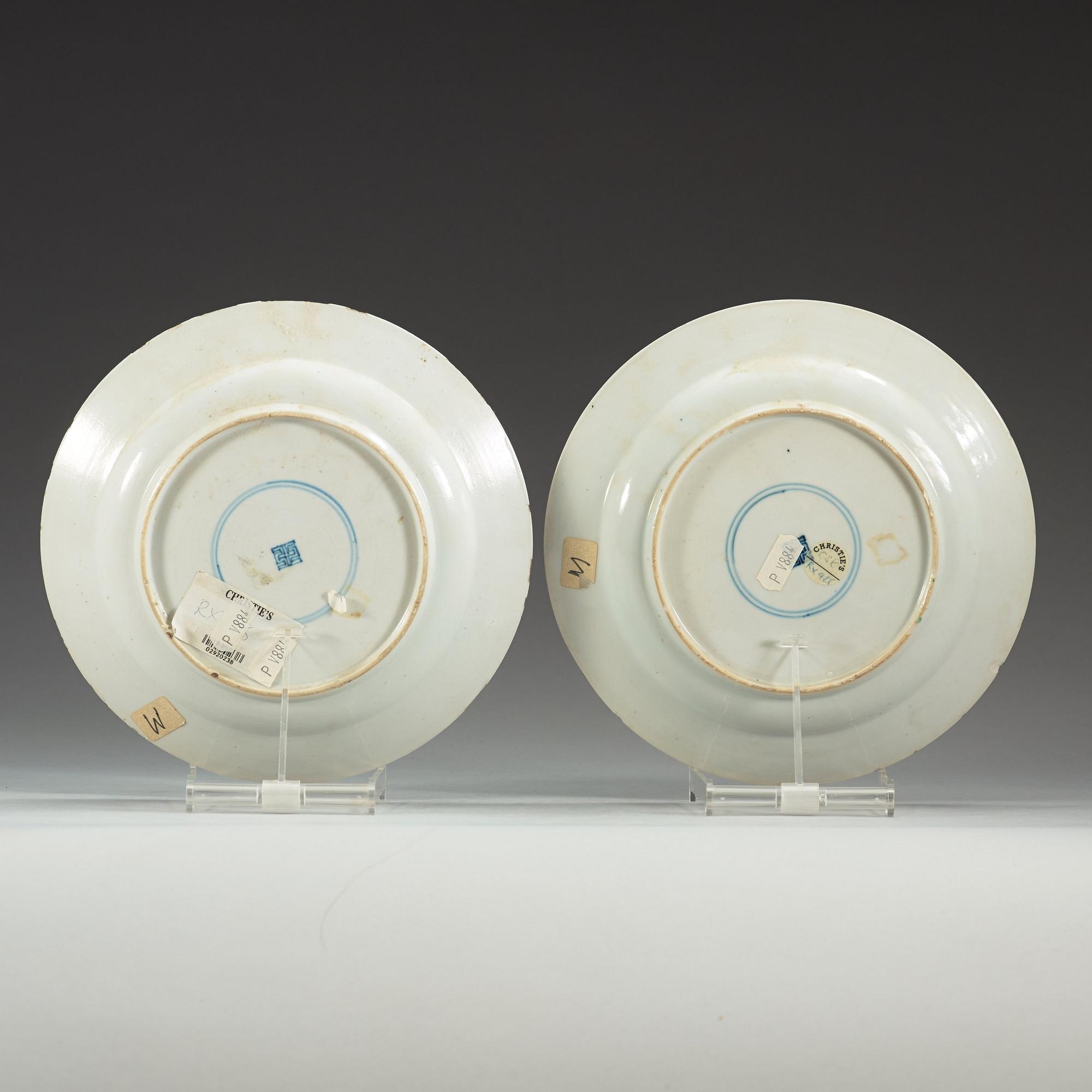 TALLRIKAR, två stycken, porslin. Qing dynastin, Kangxi (1662-1722).