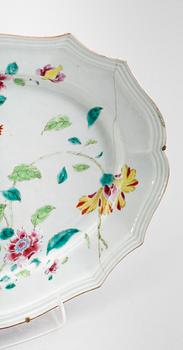 STEKFAT, porslin, Kina, Qianlong 1736-1795.